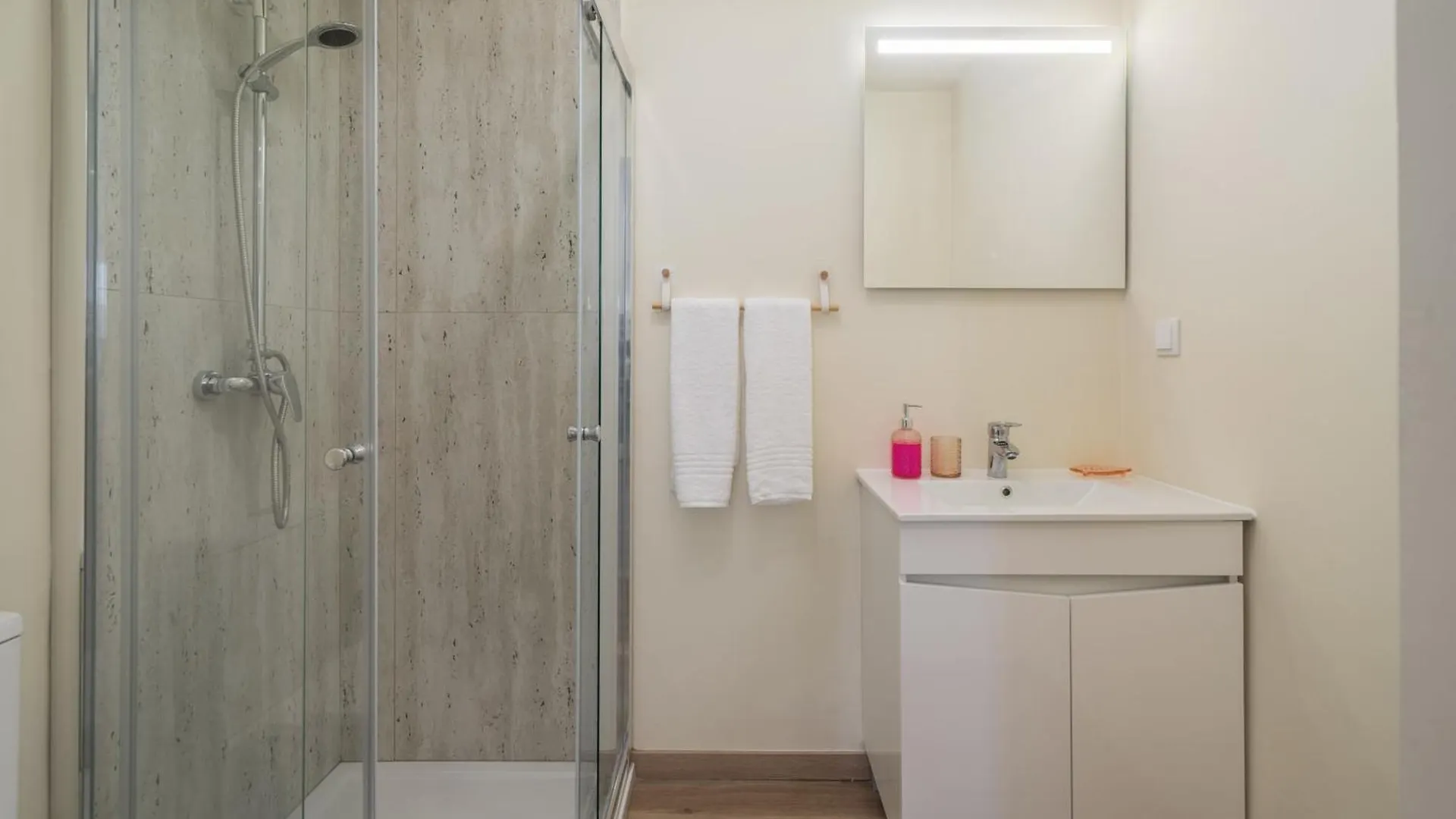 Madeira Friendly Guest House By An Island Apart Funchal  0*, Funchal (Madeira)
